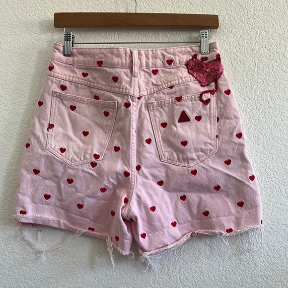 ABRAND × DYSPNEA CLAUDIA DENIM CUT OFF
SHORTS PINK HEART - Picture 4 of 11